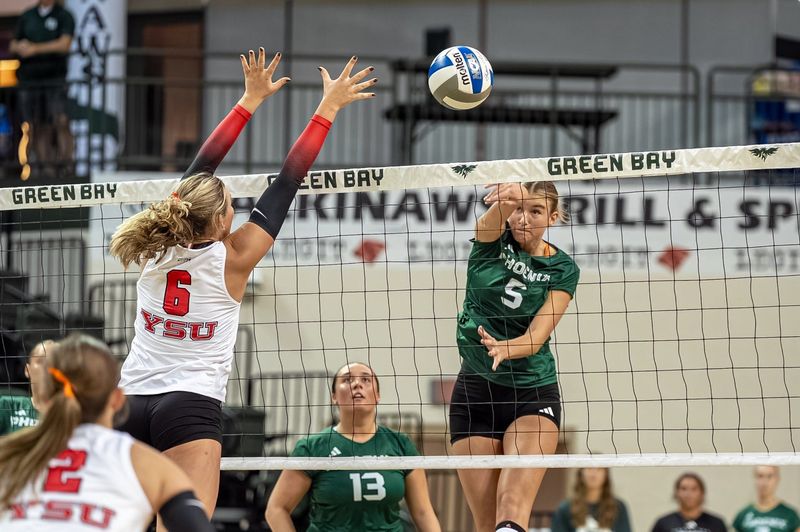 UWGB sophomore and former Appleton Xavier standout Olivia Neumann (5) led the team in blocks in 2025.