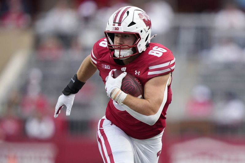 Sep 6, 2025; Madison, Wisconsin, USA; Wisconsin Badgers tight end Lance Mason (86) runs the ball against the Middle Tennessee Blue Raiders during the second half at Camp Randall Stadium. Mandatory Credit: Kayla Wolf-Imagn Images