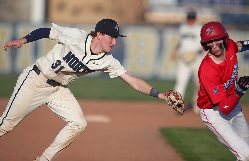 Appleton North High School’s Colin Reddy (31) tags Hortonville High School’s Derek Baumbach (14) during their baseball game on Tuesday, April 21, 2026 in Appleton, Wis. North defeated Hortonville 4-1.
Wm. Glasheen USA TODAY NETWORK-Wisconsin