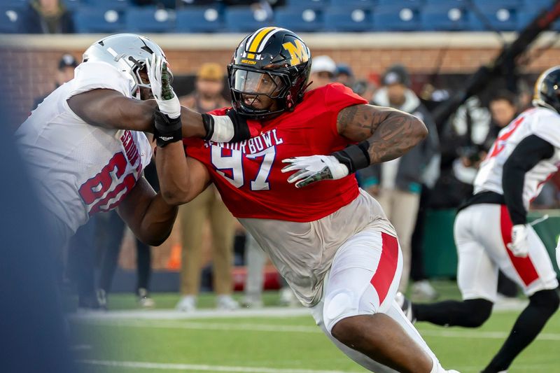 Defensive tackle Chris McClellan of Missouri works against offensive lineman Ethan Onianwa of Ohio State during American Senior Bowl practice.
