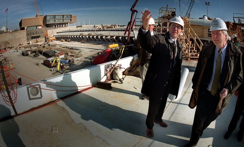 Milwaukee architect David Kahler (right) collaborated with Spanish-born architect Santiago Calatrava (left) on the Milwaukee Art Museum's Quadracci Pavilion, which opened in 2001. Kahler died in 2026.