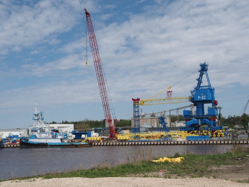 Crane P-82 is expected to leave Manitowoc around 7 a.m. Friday, May 29, 2026, assisted by the Ocean Tower tugboat (both pictured).