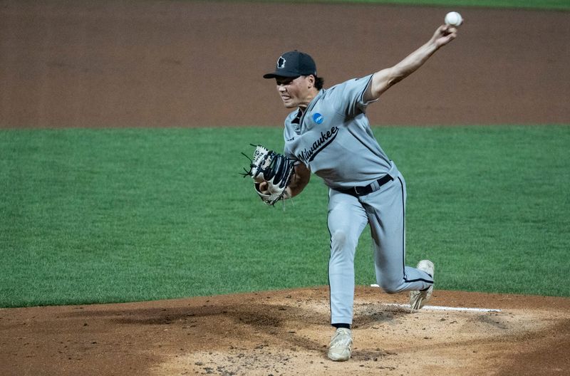 Milwaukee Panthers' Riley Peterson (39) pitches as Auburn Tigers take on Milwaukee Panthers during the NCAA Regional Baseball tournament at Plainsman Park in Auburn, Ala. on Monday, June 1, 2026.
