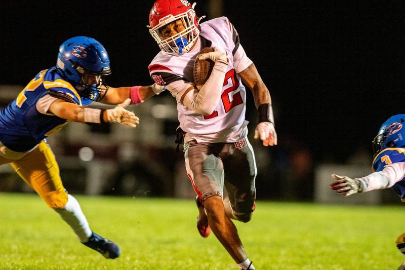 Oak Hillsâ€™ Royalton Allen runs the ball against Serrano on Friday, Oct. 03, 2025. Oak Hills rallied to beat Serrano 28-14 in the Mojave River League opener.