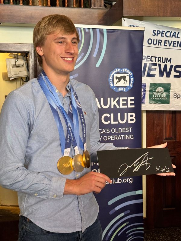 Jordan Stolz accepts induction to the Milwaukee Press Club Wall of Fame.