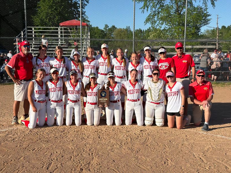 The 2026 Medford softball team poses for a photo with sectional championship plaque on June. 4 at Cinder City Park in Altoona (Photo/Medford High School.)