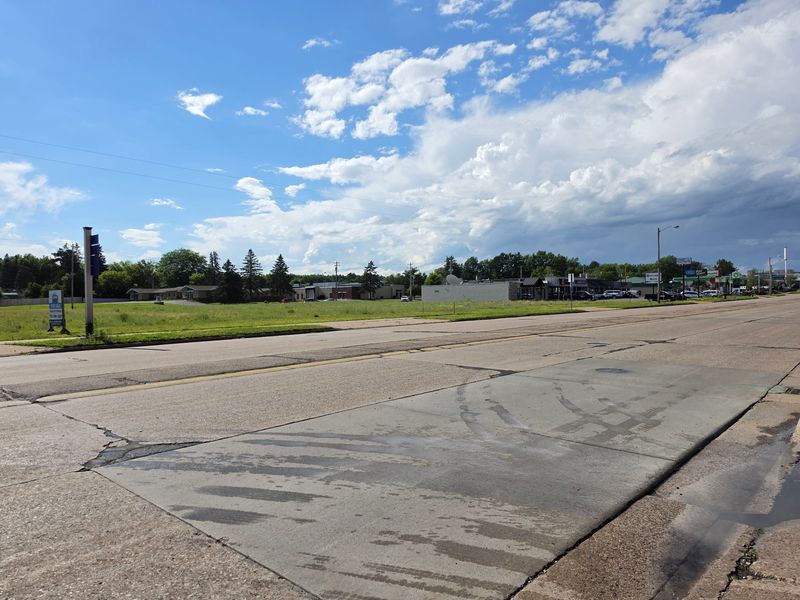 A developer received a site plan review and conditional use permit to construct a 7 Brew drive through coffee shop on an empty lot located at 532 Division Street in Stevens Point.