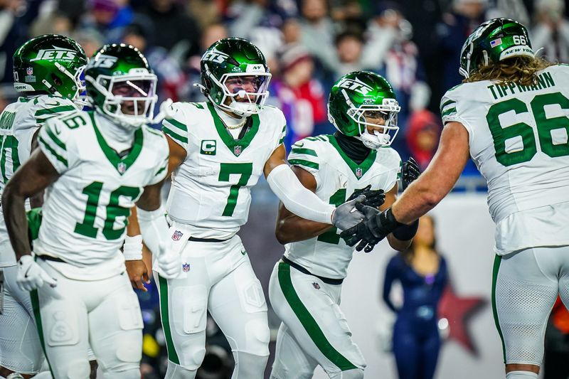 Nov 13, 2025; Foxborough, Massachusetts, USA; New York Jets quarterback Justin Fields (7) is congratulated after running the ball for a touchdown against the New England Patriots in the first quarter at Gillette Stadium. Mandatory Credit: David Butler II-Imagn Images