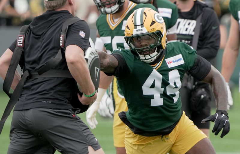 Green Bay Packers linebacker Zaire Franklin participates in training camp drills.