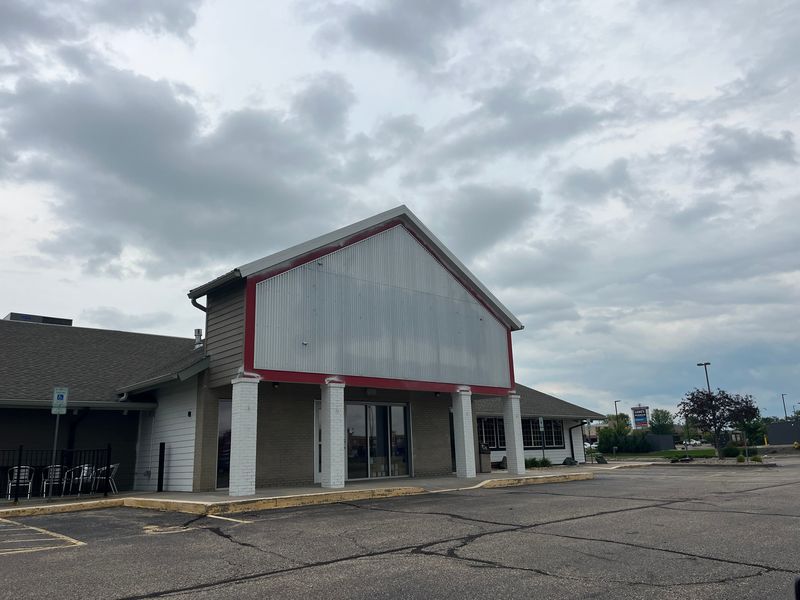 Dine Brands intends to open a dual-branded Applebee's and IHOP restaurant by the end of 2026 at 1400 Commerce Place in Plover.